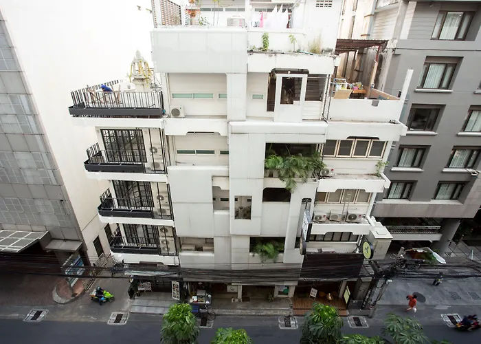 Qilombo Silom - Hq